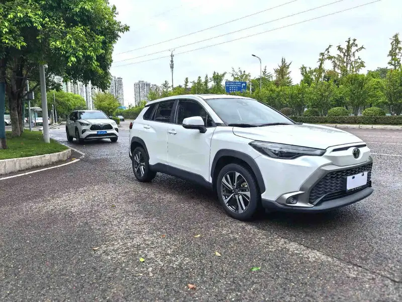 Vehicle photo 2