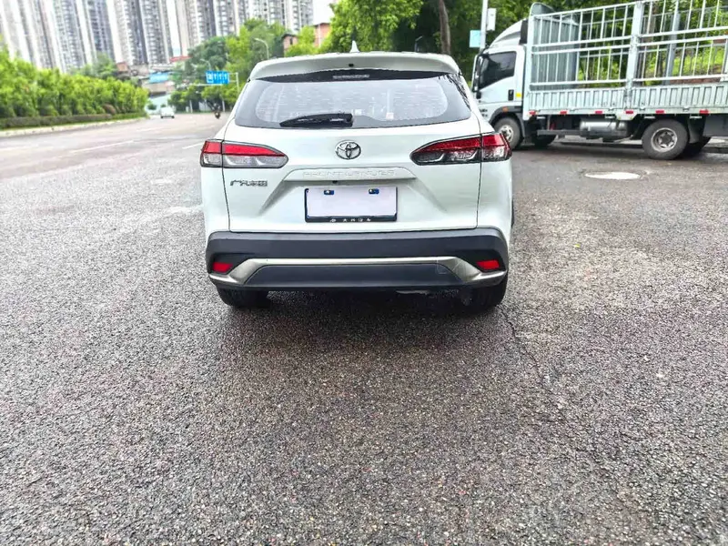 Vehicle photo 4