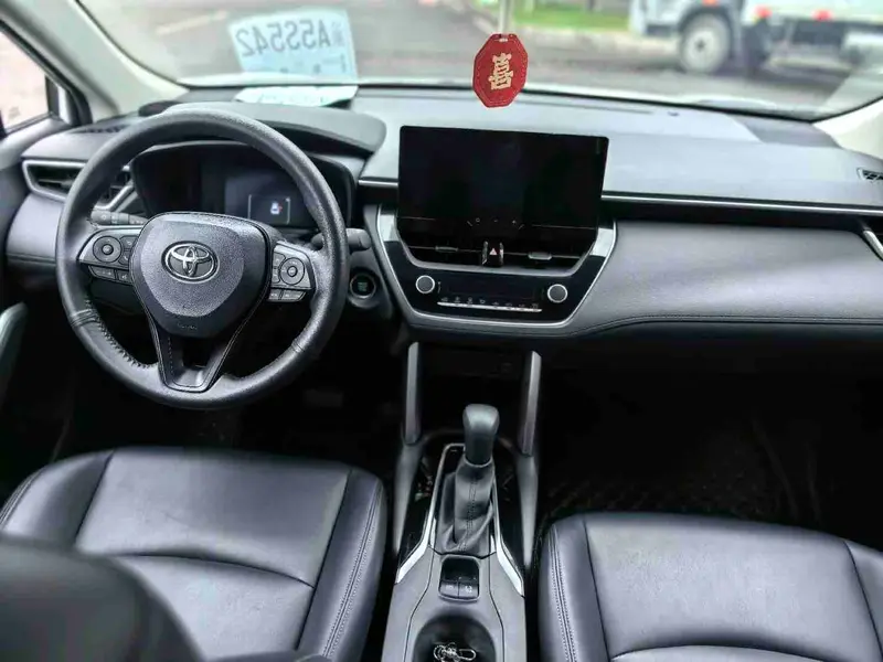 Vehicle photo 5