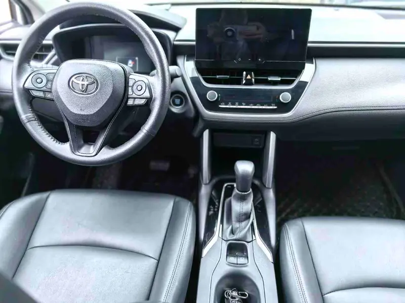 Vehicle photo 6