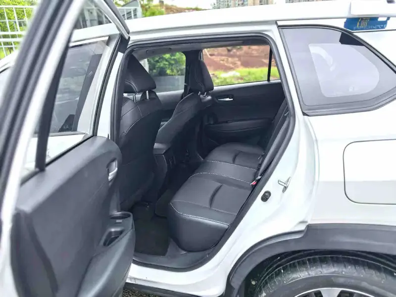 Vehicle photo 8