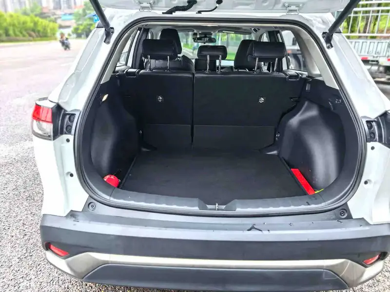 Vehicle photo 11