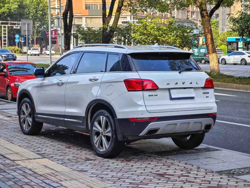 Vehicle photo 4