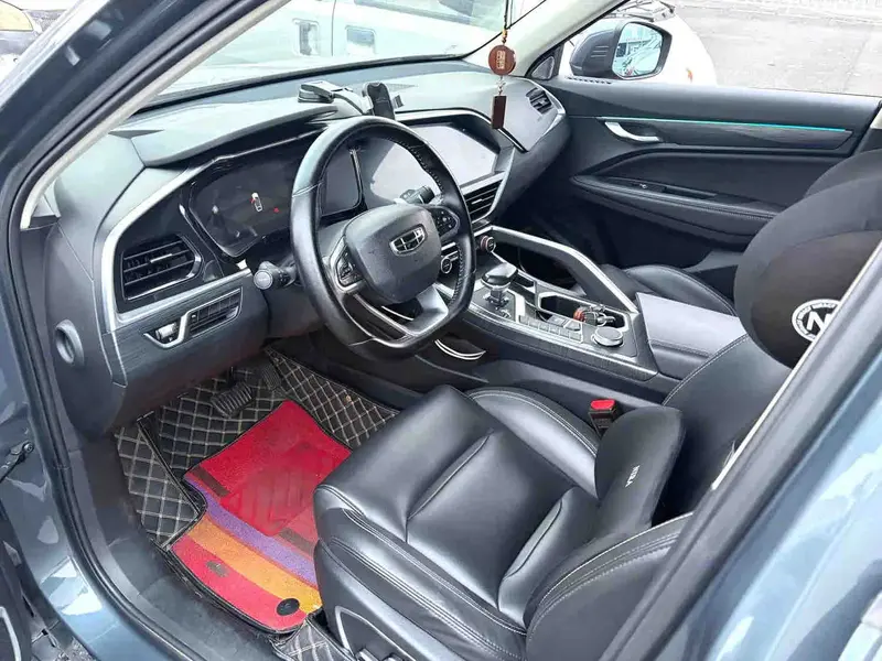 Vehicle photo 4