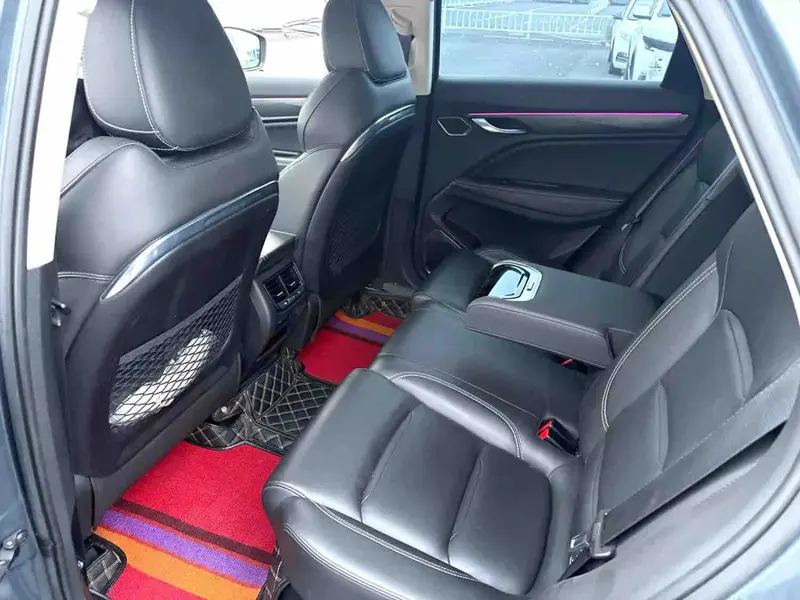 Vehicle photo 5