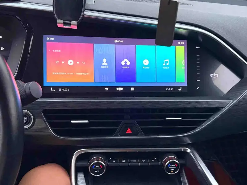 Vehicle photo 8