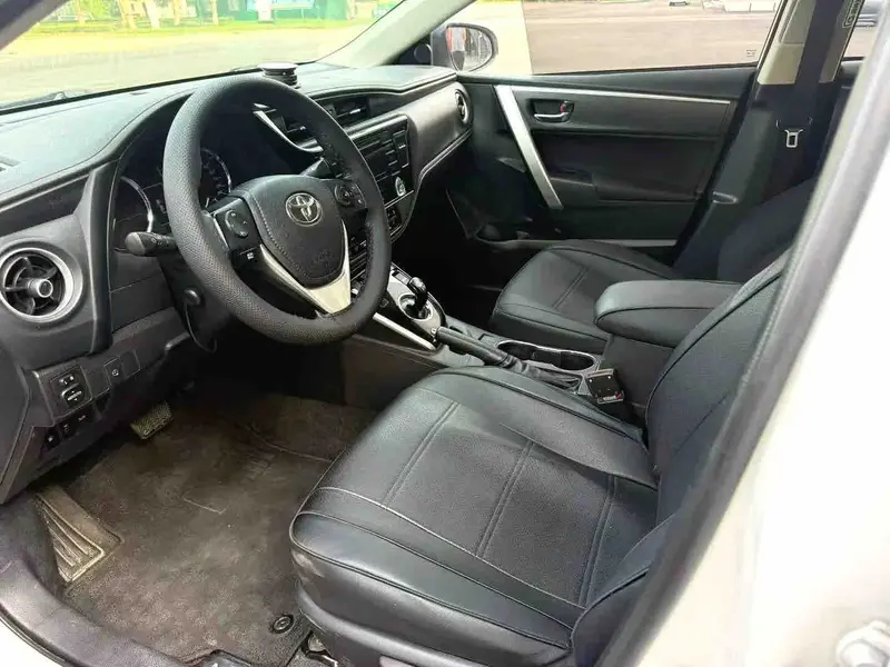 Vehicle photo 8