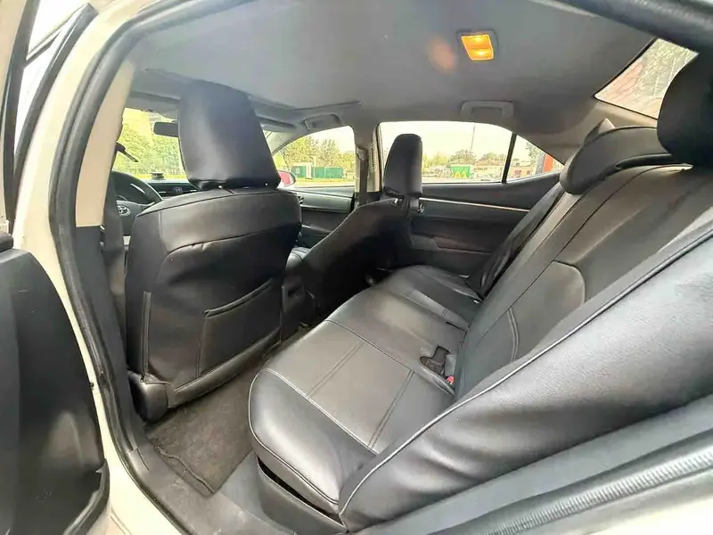 Vehicle photo 9