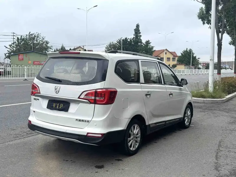Vehicle photo 3