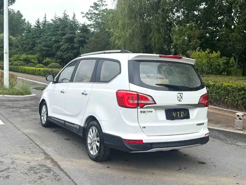 Vehicle photo 4