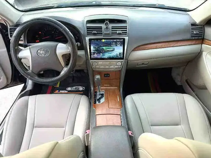 Vehicle photo 7