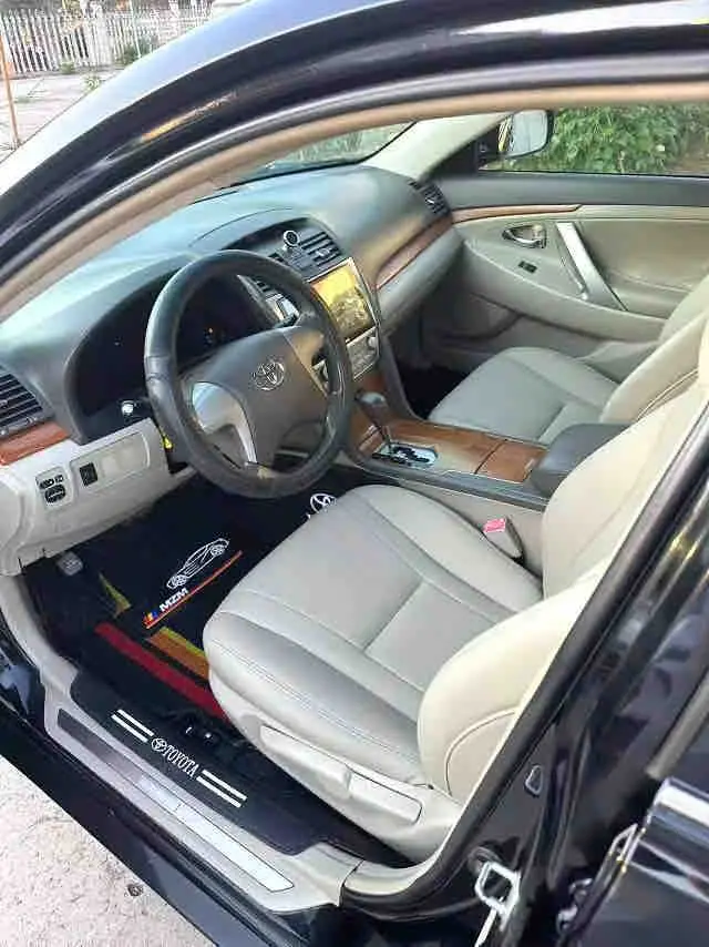 Vehicle photo 8
