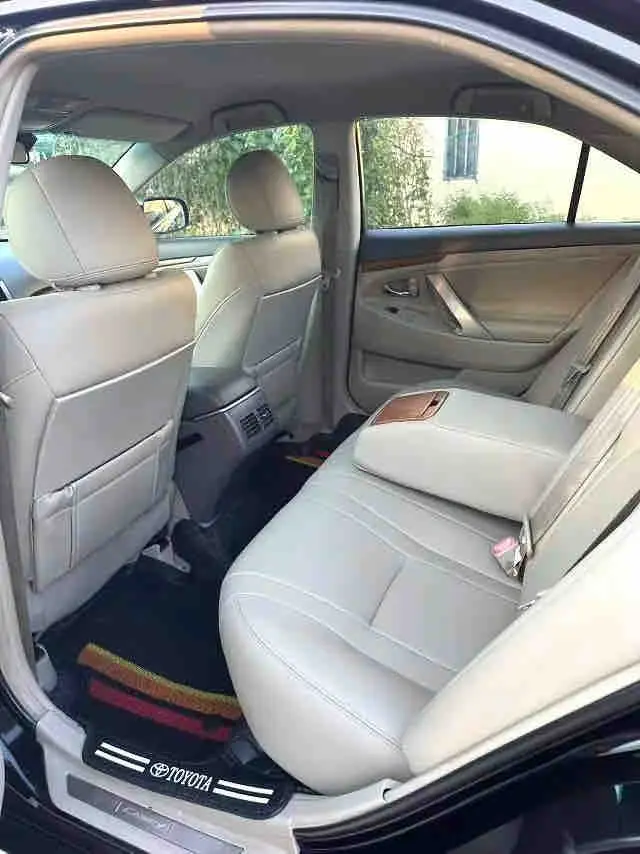Vehicle photo 9