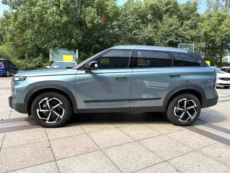 Vehicle photo 3