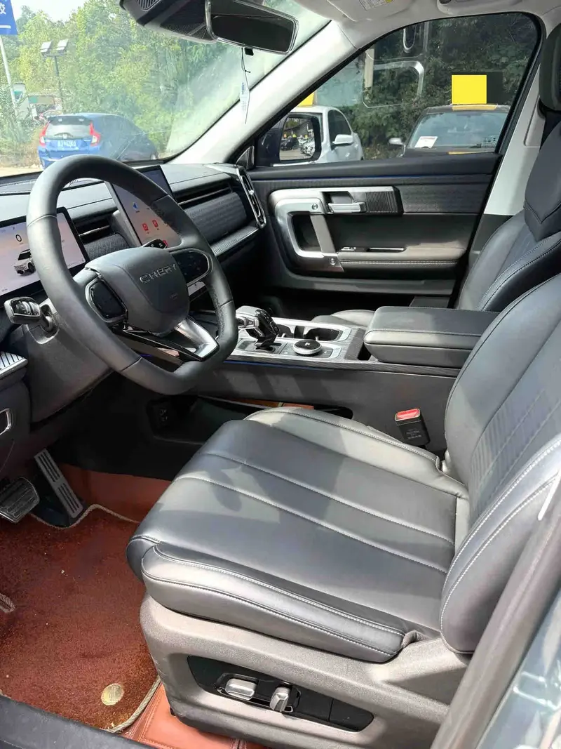Vehicle photo 6