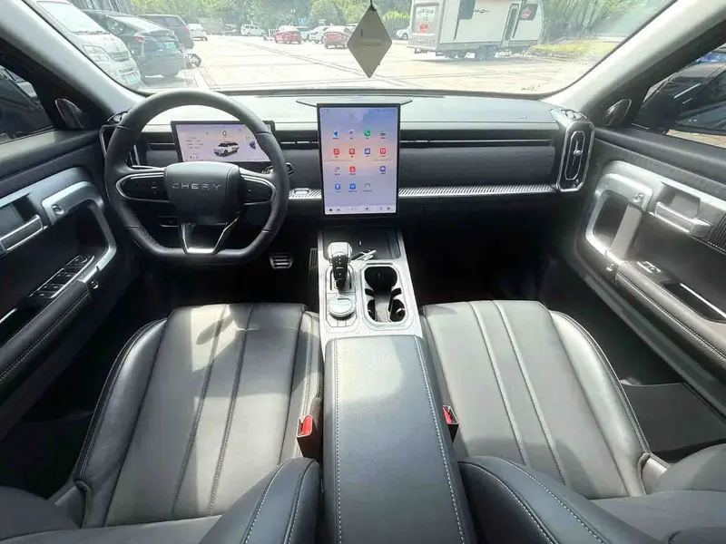 Vehicle photo 7