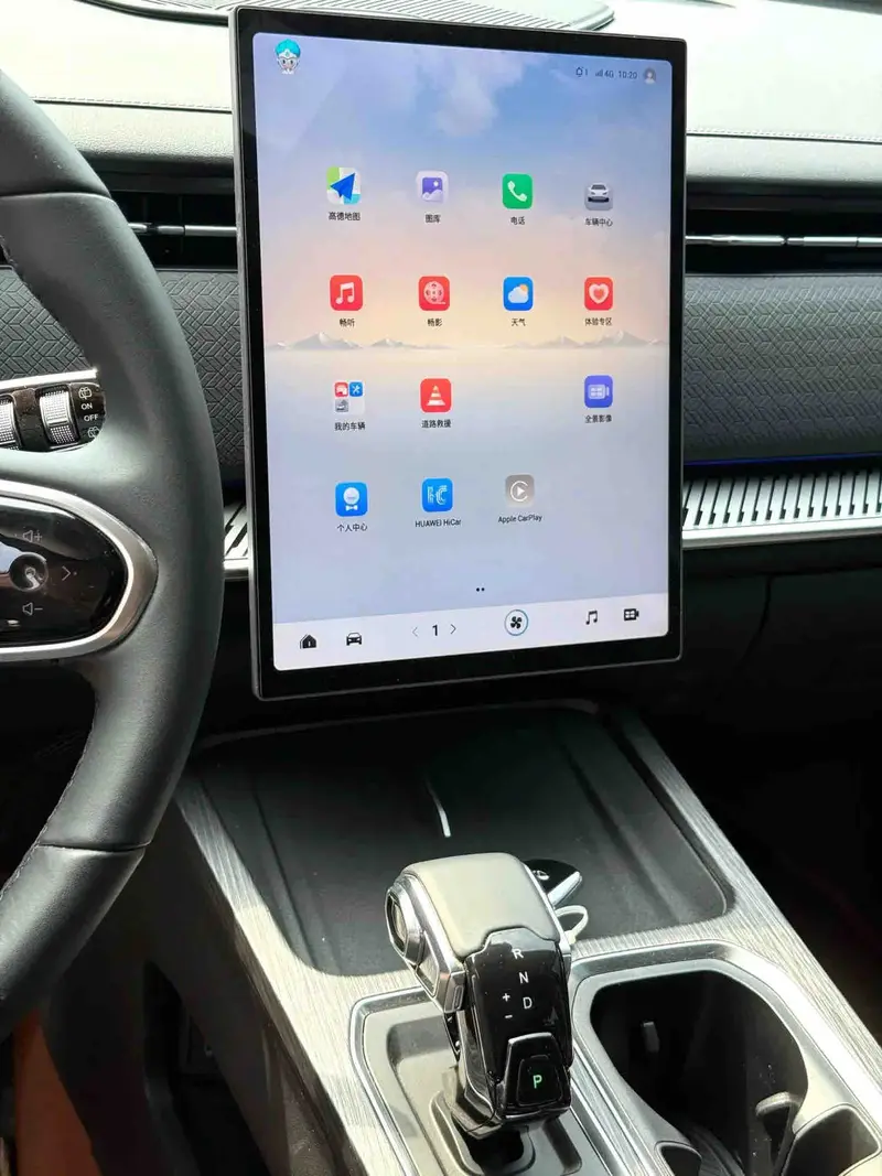 Vehicle photo 9
