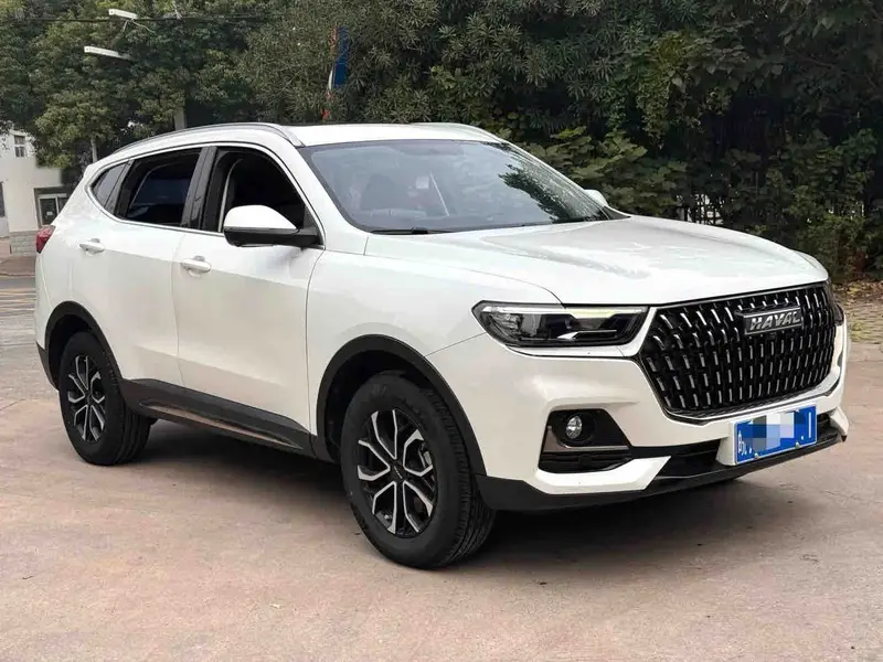 Vehicle photo 2