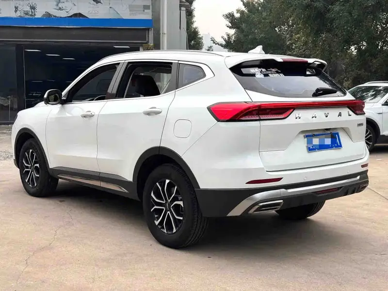 Vehicle photo 6