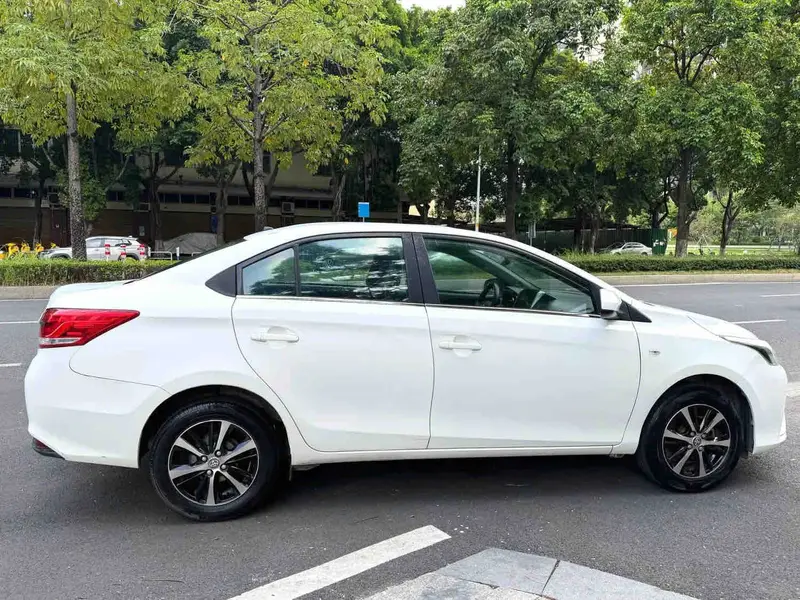 Vehicle photo 3
