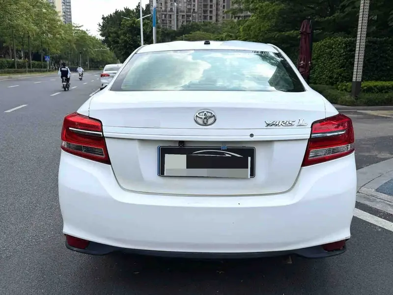 Vehicle photo 4