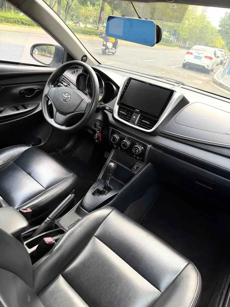 Vehicle photo 5