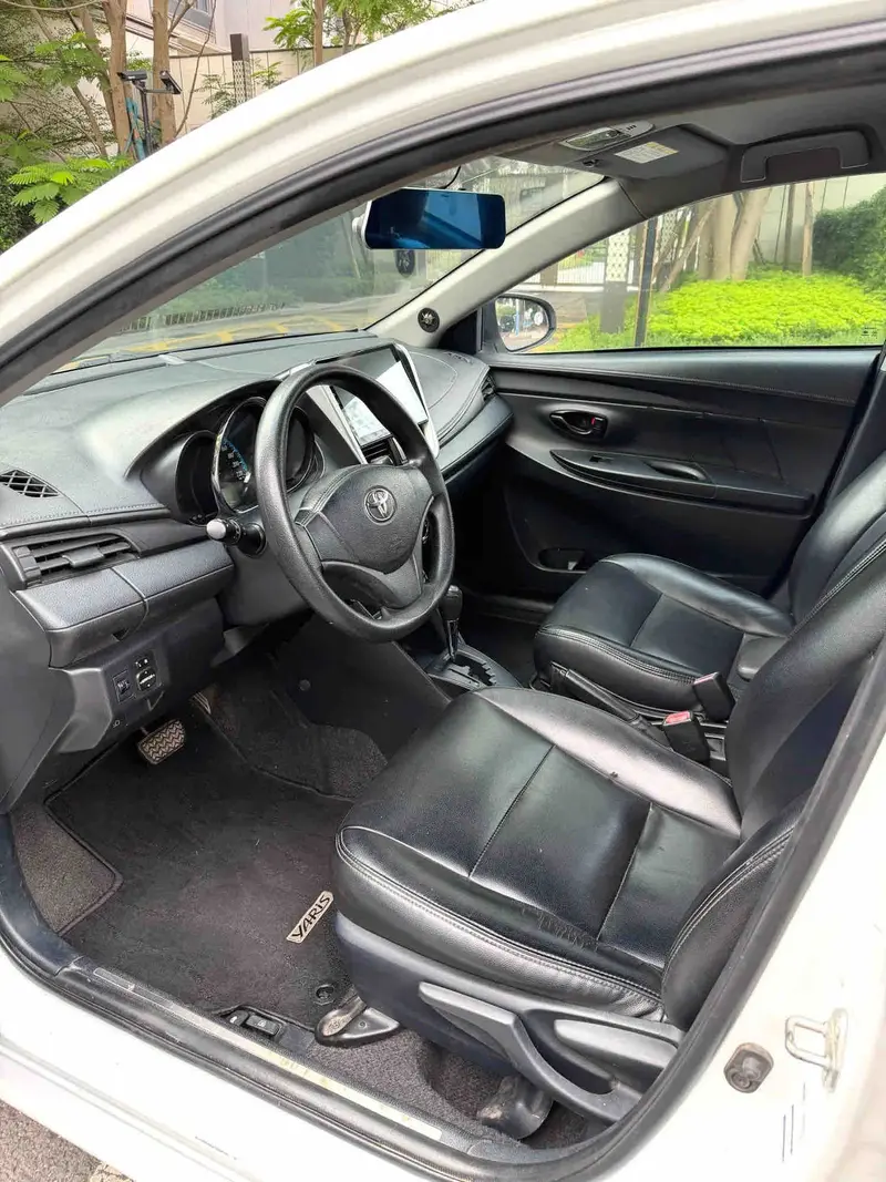 Vehicle photo 6