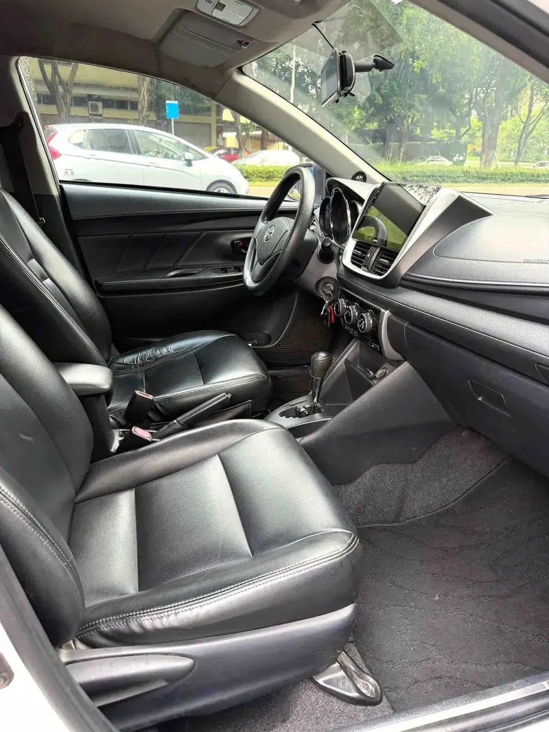 Vehicle photo 7
