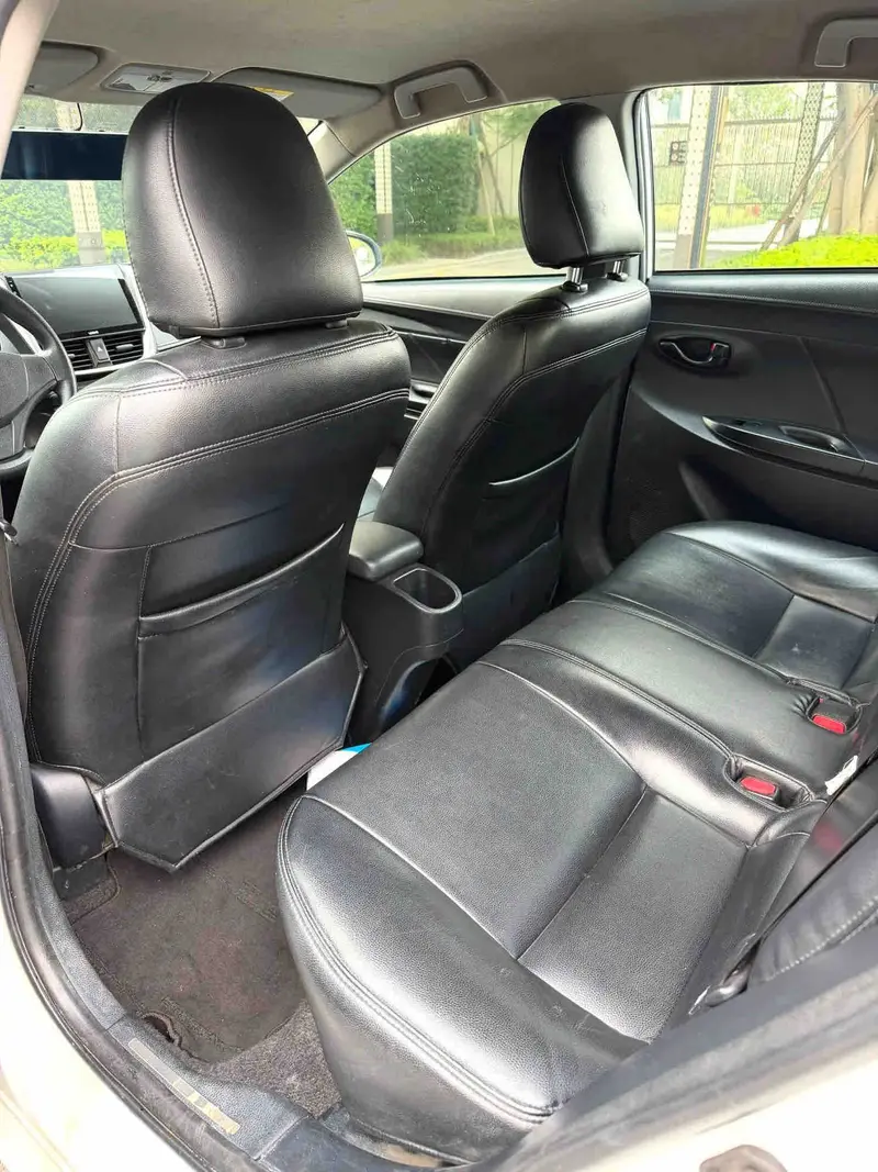 Vehicle photo 8