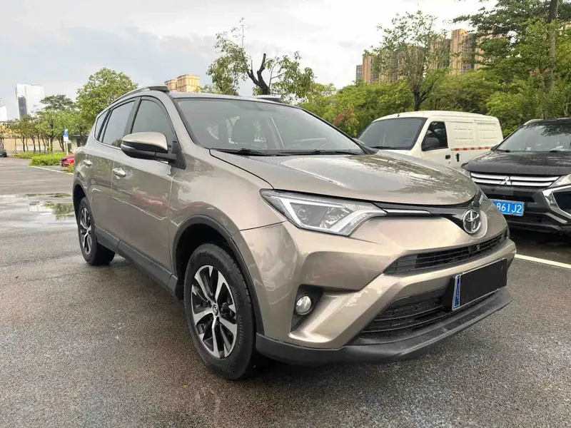 Vehicle photo 2
