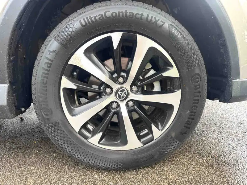 Vehicle photo 8