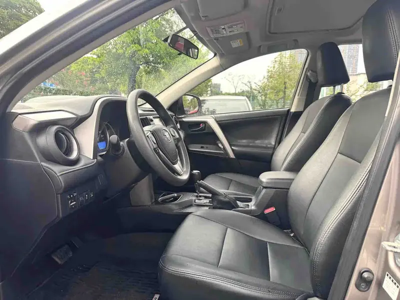 Vehicle photo 10