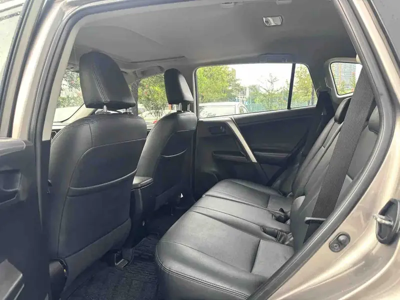 Vehicle photo 15