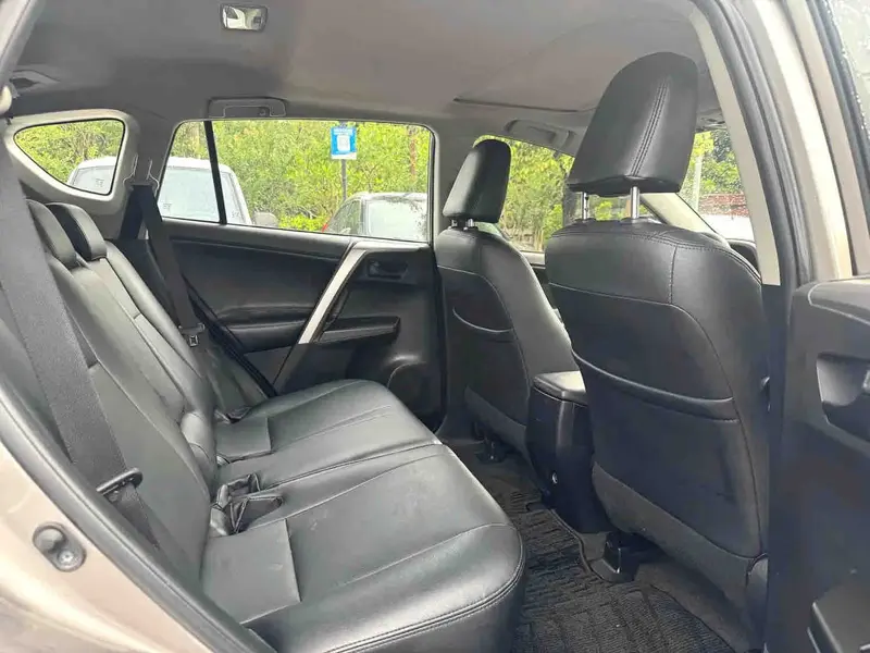 Vehicle photo 16