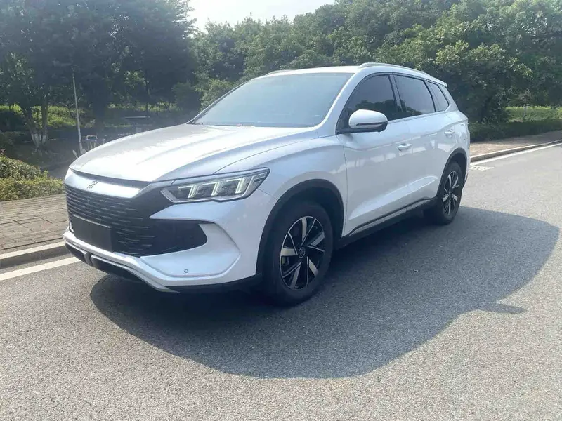 Vehicle photo 2