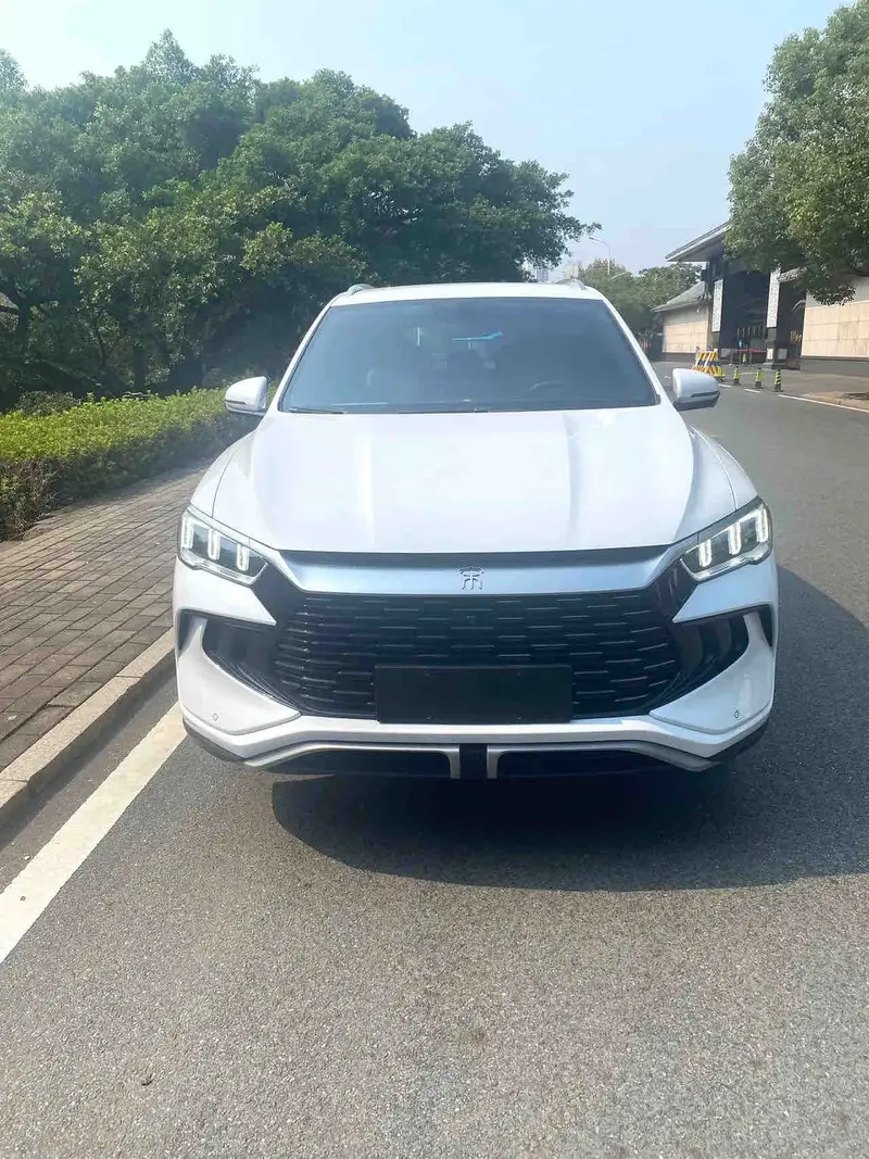 Vehicle photo 3