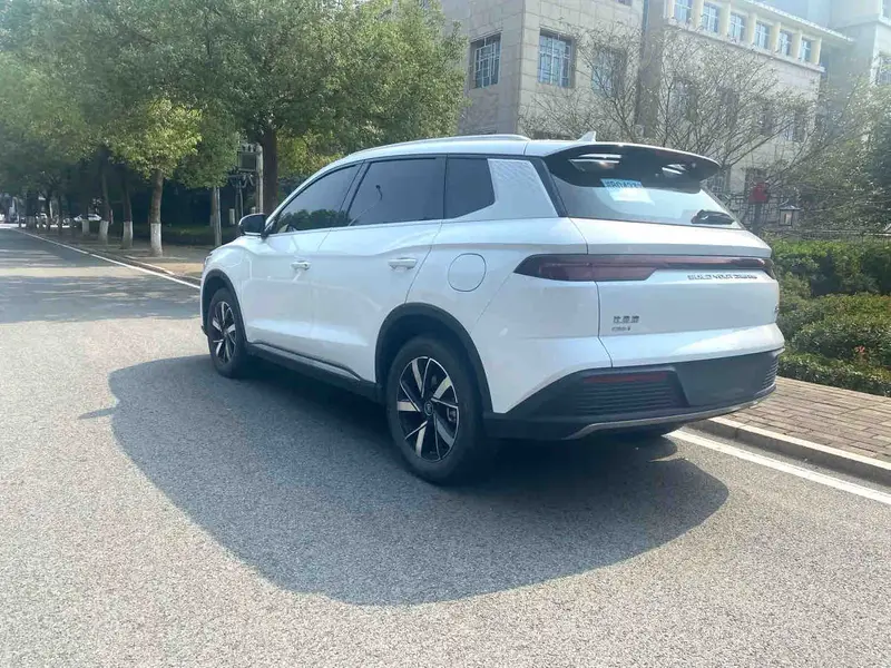 Vehicle photo 4
