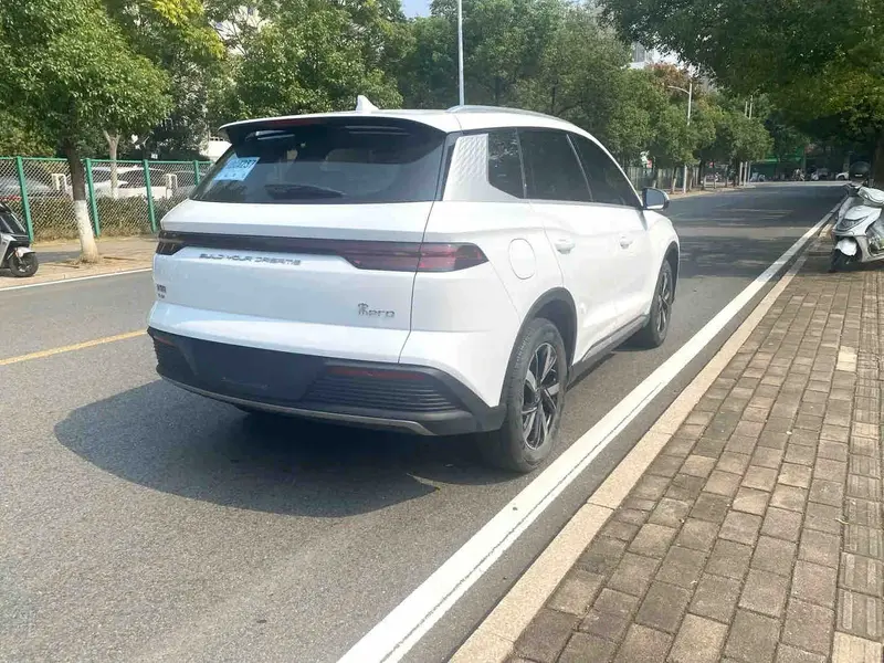 Vehicle photo 5