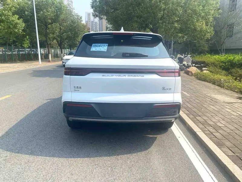 Vehicle photo 6