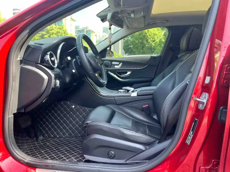 Vehicle photo 2