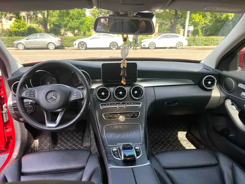Vehicle photo 4