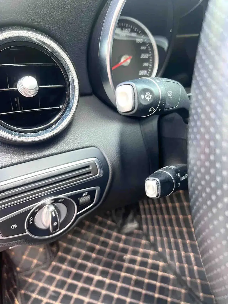 Vehicle photo 5