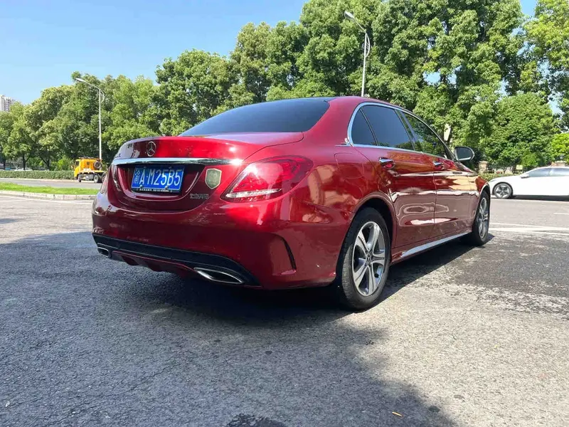 Vehicle photo 6