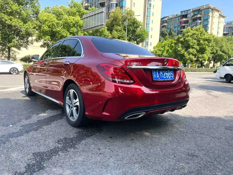 Vehicle photo 7