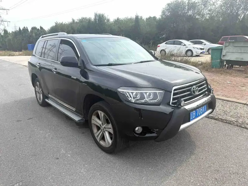 Vehicle photo 2