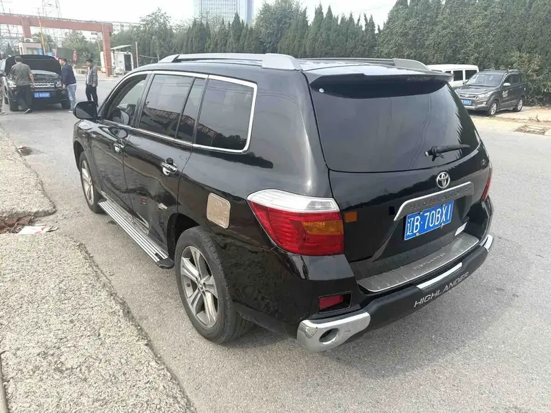Vehicle photo 3