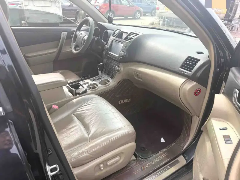 Vehicle photo 5