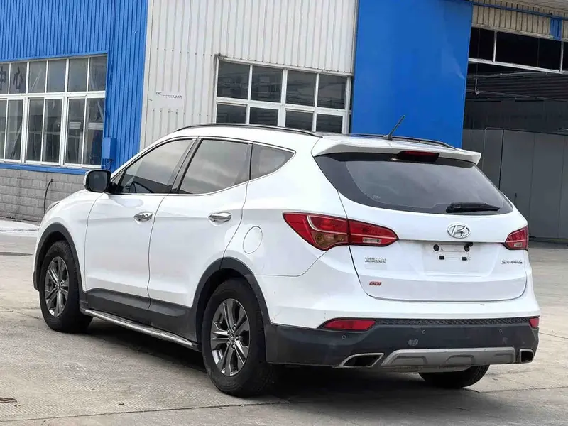 Vehicle photo 4
