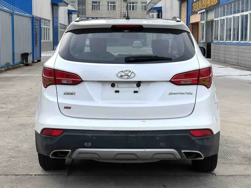 Vehicle photo 5