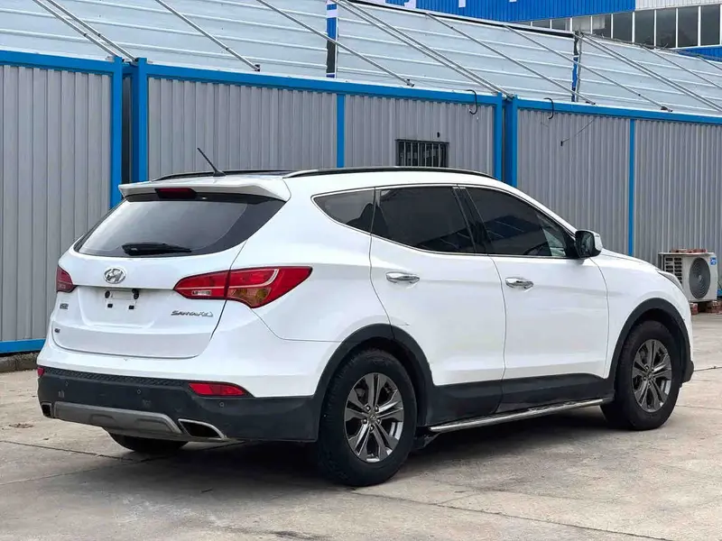 Vehicle photo 6